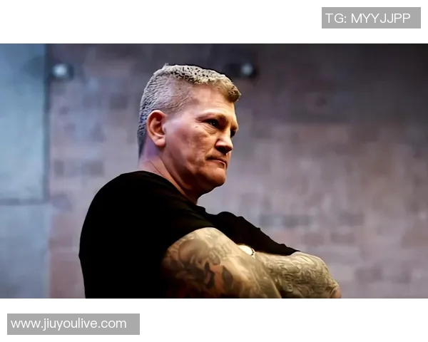 曼城致敬拳王哈顿今日齐聚曼彻斯特大教堂为他送行