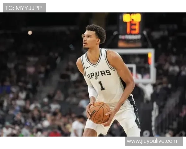 文班亚马全能表现震撼全场25分8板2助4断5帽助队取胜