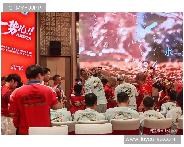 河南球迷热情高涨足协杯决赛现场人潮涌动北京球迷人数相对较少