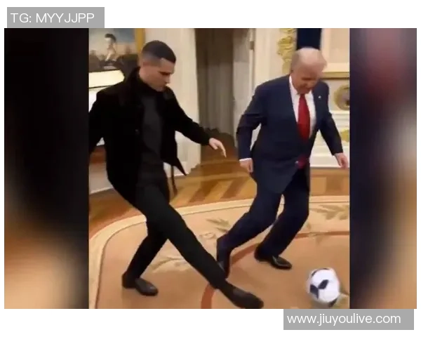 特朗普白宫新风尚与C罗合影高调挂墙引发热议